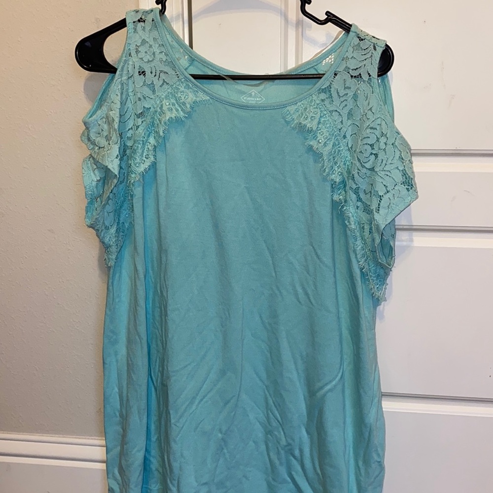 St. John’s bay cold shoulder teal top size 1x